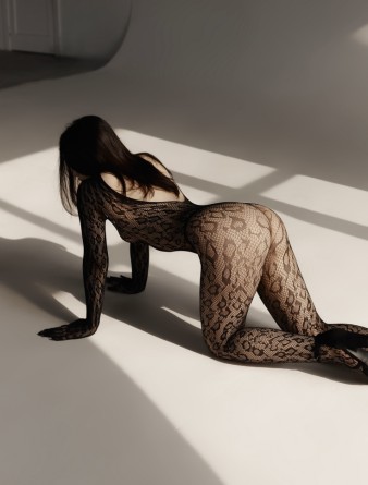 Девушка массажистка Лиля, салон Алёна 